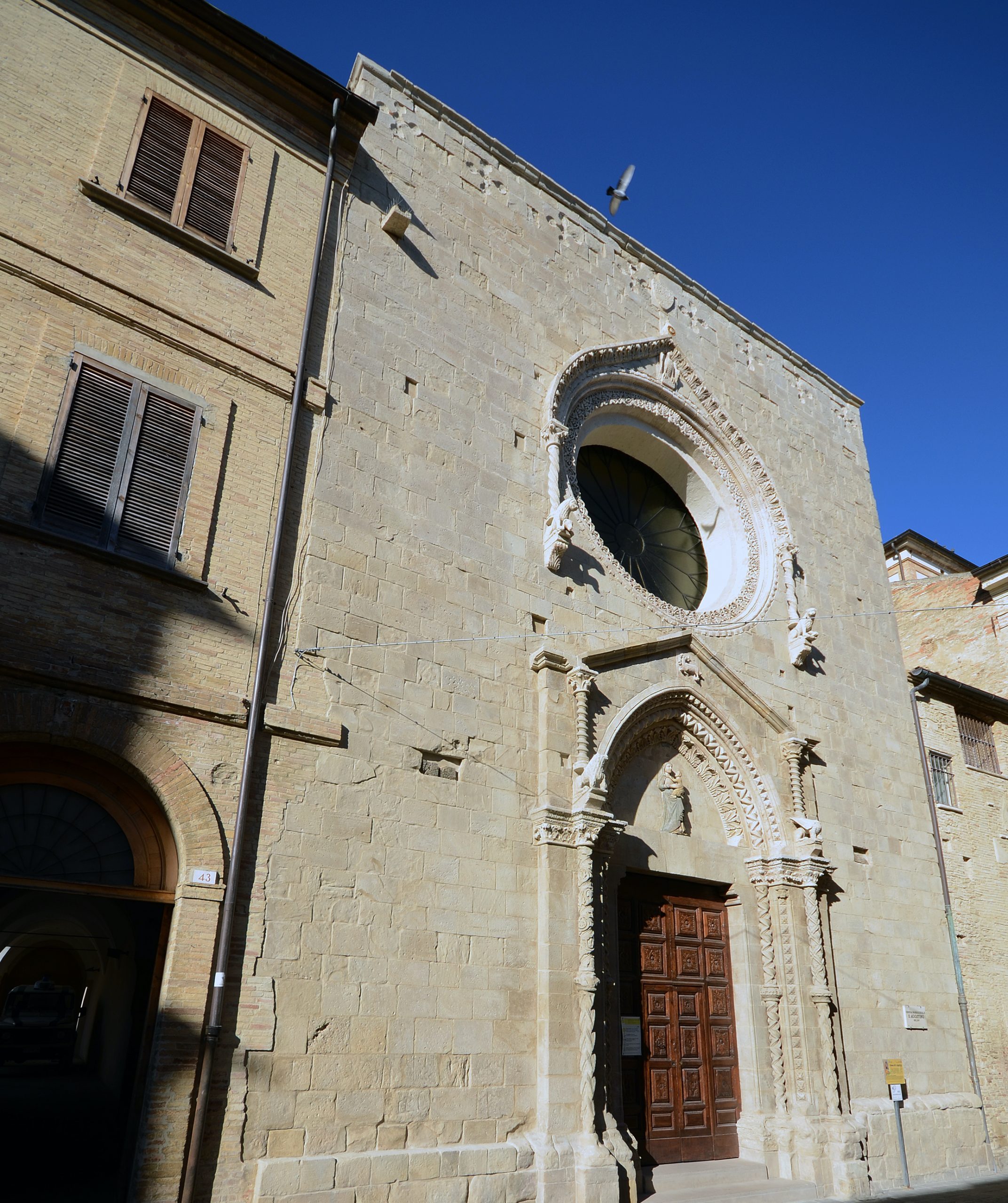 Lanciano_portale chiesa Sant'Agostino