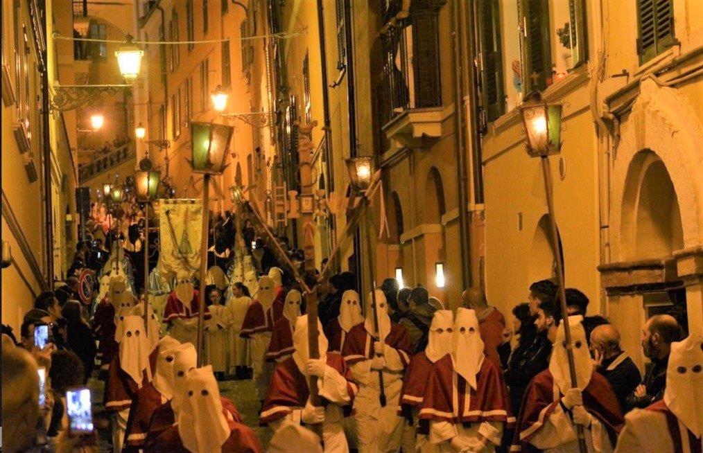 LA PROCESSIONE DEL VENERDI’ SANTO DI CHIETI – UN ANTICO RITUALE TRA FEDE E STORIA