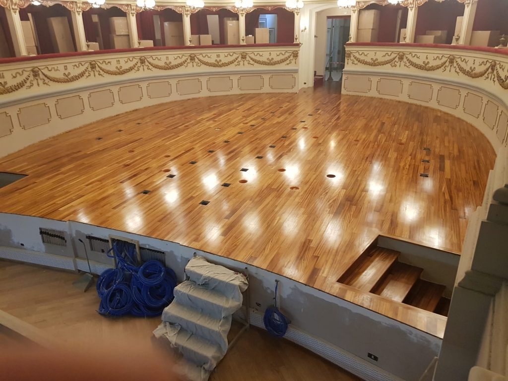 TEATRO MARRUCINO - NUOVA PAVIMENTO IN LEGNO MASSELLO