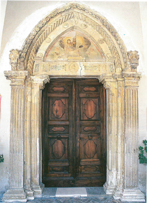 LORETO APRUTINO - CHIESA DI SANTA MARIA IN PIANO. PORTALE INGRESSO