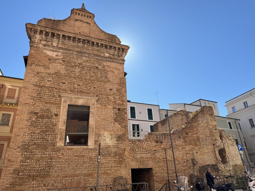 CHIETI | PRESENTAZIONE PUBBLICA DELL’INTERVENTO DI RIFUNZIONALIZZAZIONE  DELLA PIAZZA DEI TEMPLI ROMANI